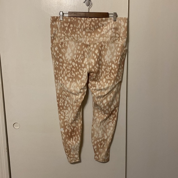 Fabletics Plus Size Oasis Pure Luxe 7/8 Leggings - Picture 7 of 12